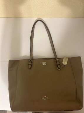 Coach Brown Leather Tote with Turnlock and Tag